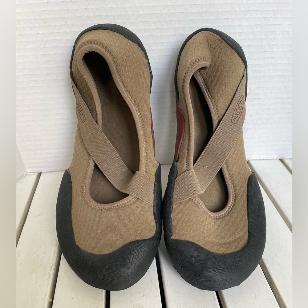 Keen Women's Tan and Black Athletic Slip-On Shoes